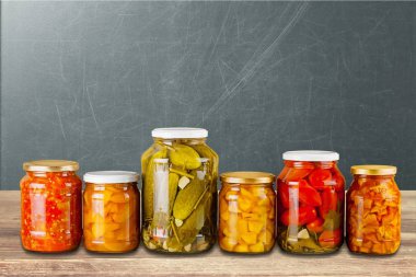 Kavanoz konserve sebzeler