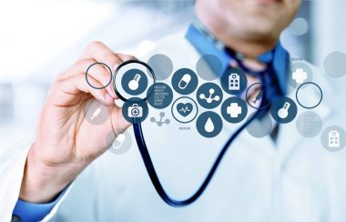 Doktor stetoskop ve dijital simgeler