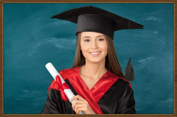 Jonge vrouwelijke afgestudeerde student — Stockfoto