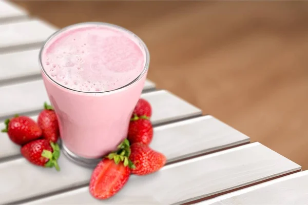 Glass of delicious strawberry cocktail — Stock Photo, Image