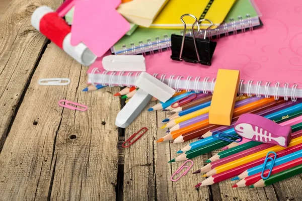 Composição de papelaria escolar — Fotografia de Stock