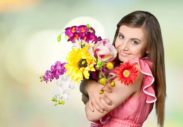 Beautiful girl with bouquet of flowers — Stock Photo, Image