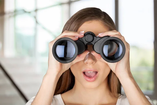 Woman looking throung  binoculars — Stock Photo, Image