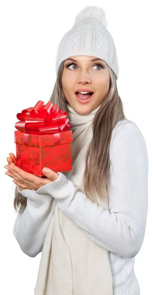 Kadın kırmızı holding hediye — Stok fotoğraf