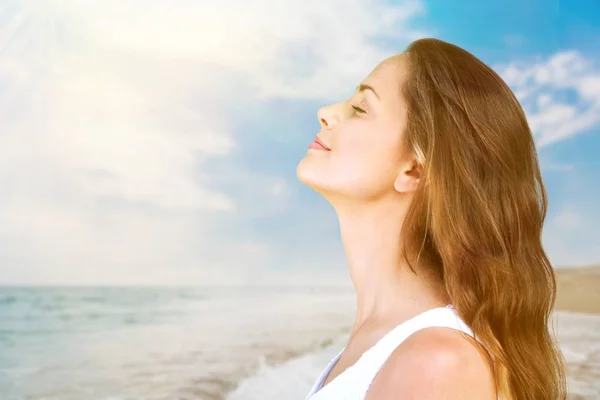 Young relaxed woman — Stock Photo, Image