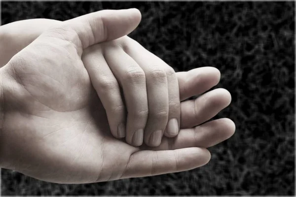 Duas mãos tocando dedos — Fotografia de Stock