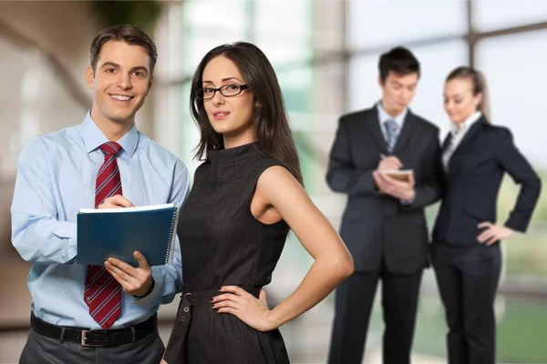 Gruppe selbstbewusster Geschäftsleute — Stockfoto