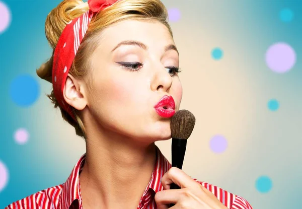 pin-up makyaj kadınla 