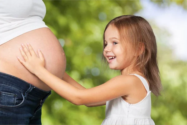 Donna incinta con figlia — Foto Stock