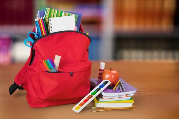 Papelería escolar en mochila —  Fotos de Stock