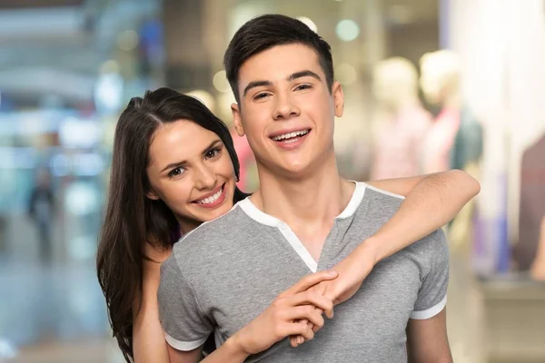 arka plan üzerinde genç Çift