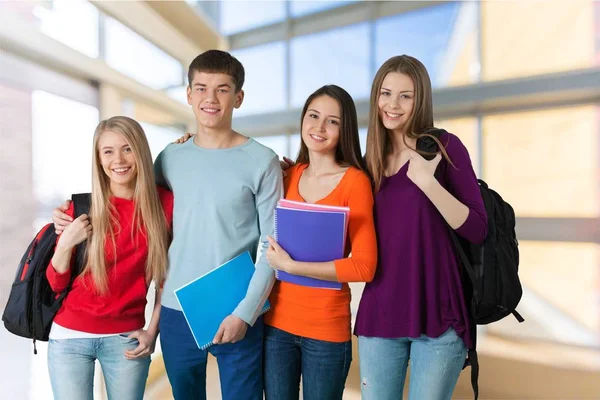 Groep studenten met boeken — Stockfoto