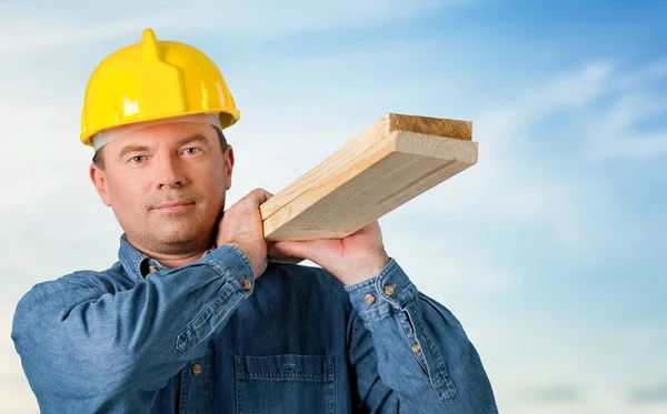 Mens in werk uniform en gele helm — Stockfoto