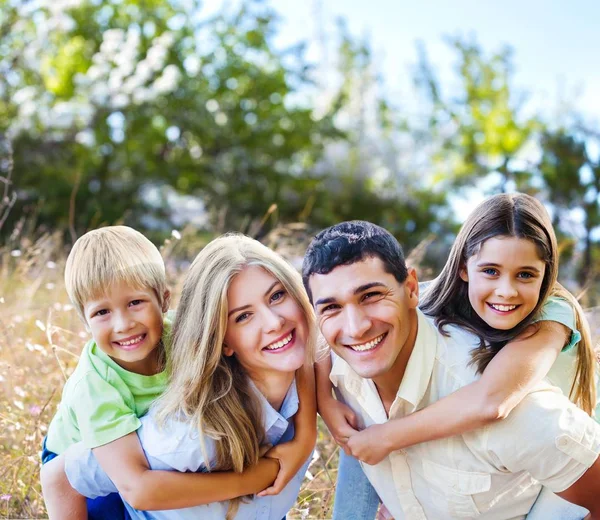 Sevimli aile parkı — Stok fotoğraf