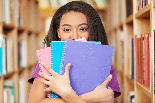 Linda mujer con cuadernos — Foto de Stock