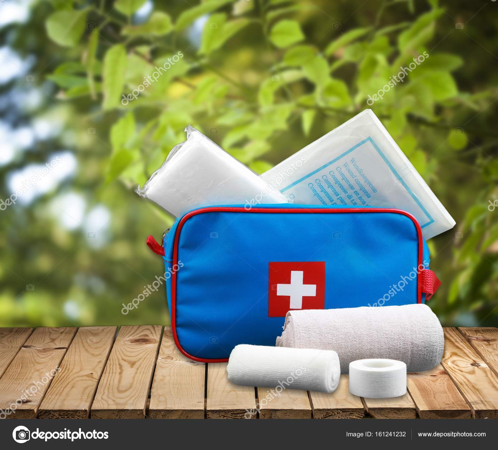 первая медицинская помощь. аптечка первой помощи в поход. аптечка скорой медицинской помощи. аптечка erste hilfe kalff. Medical first.