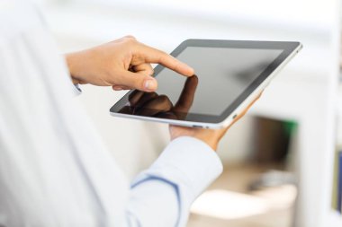Dijital tablet tutan eller