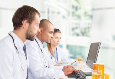 Doktorlar takım uzmanlık konuşuyor