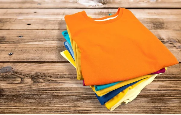 Montón de camisetas de colores —  Fotos de Stock