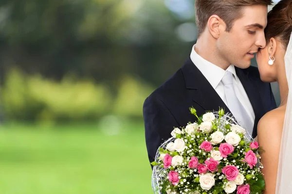 Joven pareja de boda —  Fotos de Stock