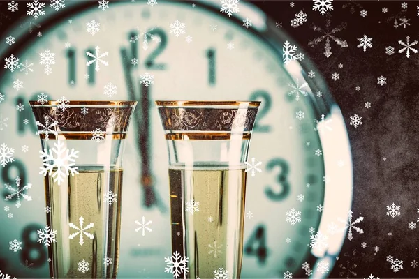 Copas de champán y reloj — Foto de Stock