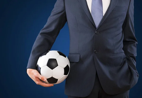 Hombre de negocios en traje con pelota de fútbol — Foto de Stock