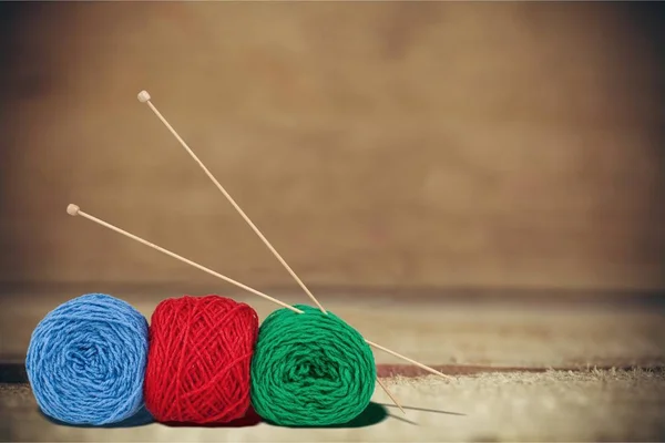 Крупным планом knittin шерсти — стоковое фото