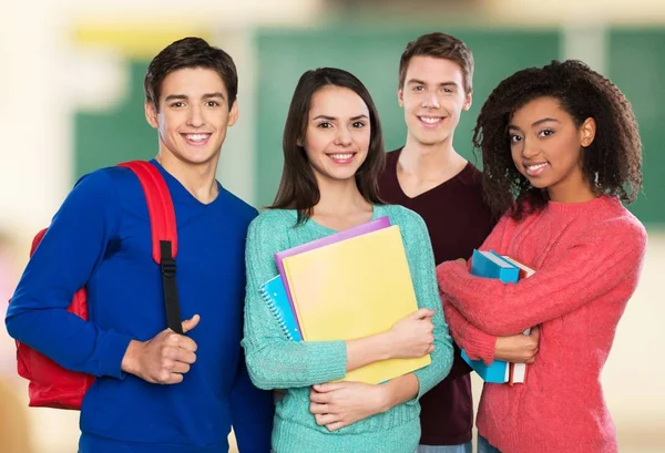 Grupo de estudiantes con libros — Foto de Stock