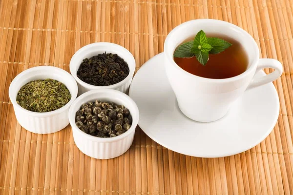 Chávena branca de chá — Fotografia de Stock