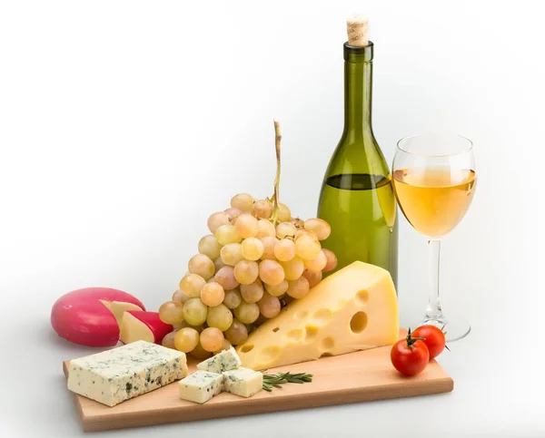 Vitt vin med blandade ost — Stockfoto