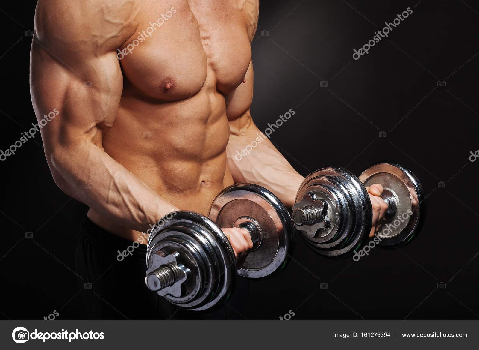 гантели в руках. гантели мышцы рук. схема прокачки бицепса гантелями. упражнения на бицепс. тренировка на бицепс.