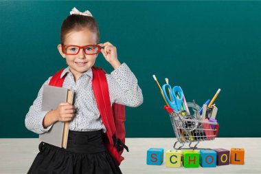 okul çalışmada kız