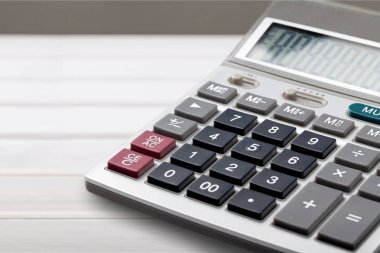 arka plan üzerinde plastik hesap makinesi