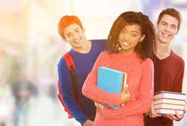 Kitaplar ile öğrenci grubu