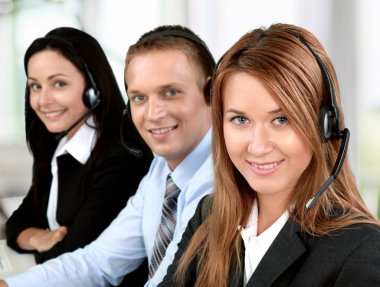 gençlerle kulaklık