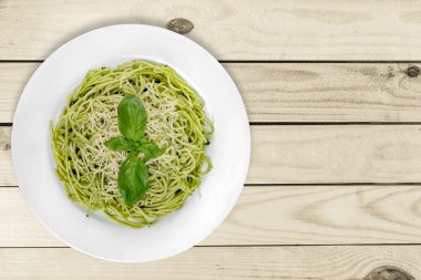 Spagetti makarna maydanoz ile 