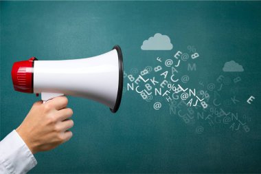 megafon ile insan eli 