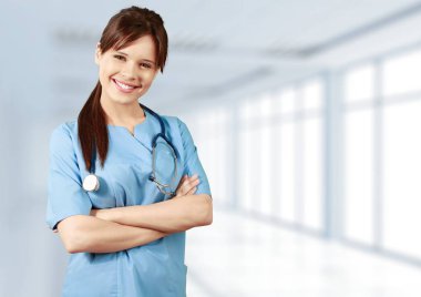 Steteskoplu kadın doktor.