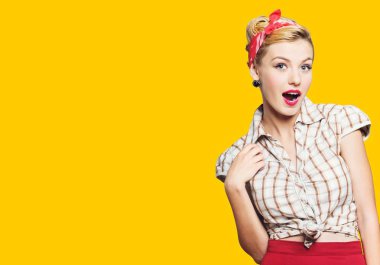 pin-up makyaj kadınla 
