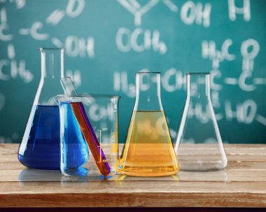 cam laboratuvar şişeler