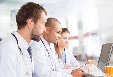 Doktorlar takım uzmanlık konuşuyor