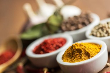 çeşitli renkli baharat