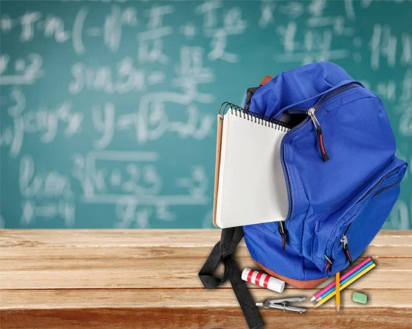 Papelería escolar en mochila —  Fotos de Stock