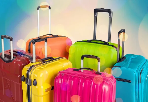Färgglada resväskor och ryggsäck — Stockfoto