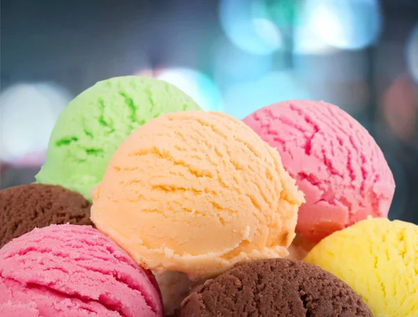 Chocolate, baunilha e sorvete de morango — Fotografia de Stock