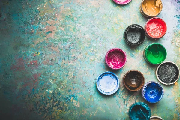 çok renkli boya... kutularını