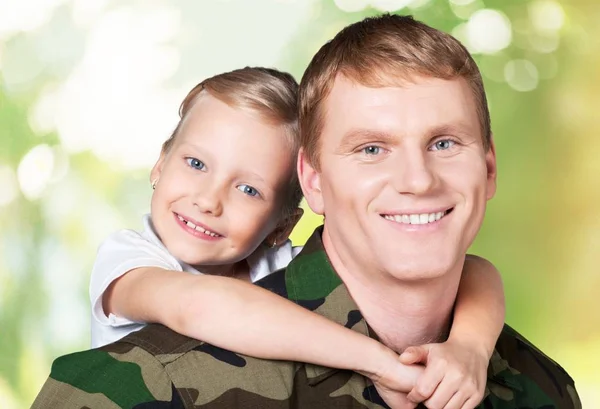 Soldier man with little girl — Stock Photo, Image
