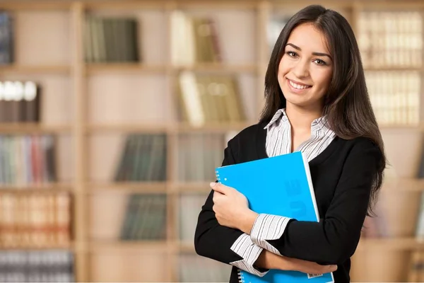 Estudante menina segurando notebook — Fotografia de Stock