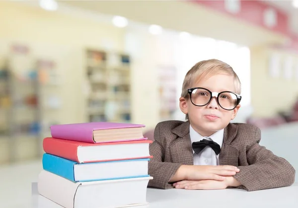 Menino em óculos — Fotografia de Stock