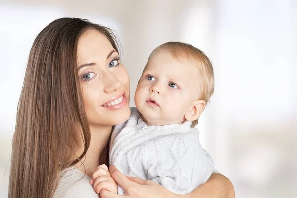 Mutter mit süßem Jungen — Stockfoto